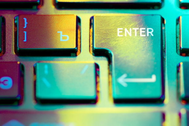 黑色笔记本电脑键盘上的回车键图片下载