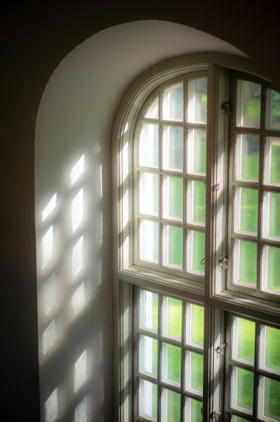 阳光进入教堂图片下载