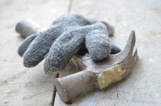 手套和锤子，盖你的房子图片下载