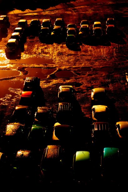 金光闪闪的停车场图片下载