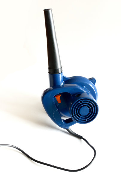 白色背景上的吹风机工具图片下载