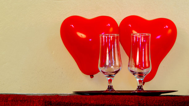 情人节饮料和气球图片下载