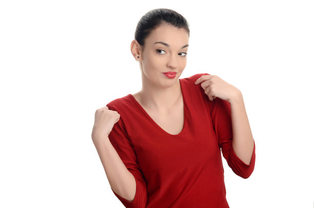 年轻女子望向一边，不喜欢她所看到的。图片下载