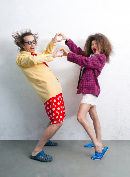 有趣的一对恋人图片下载