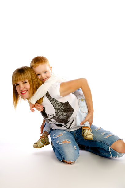 妈妈和她的儿子玩图片下载