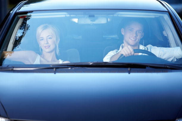 车里的情侣图片下载