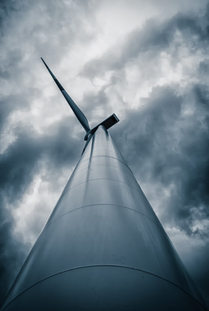 暴风雨在很大的乌云里图片下载