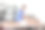 男性治疗师按摩中年白人男子的背部图片下载