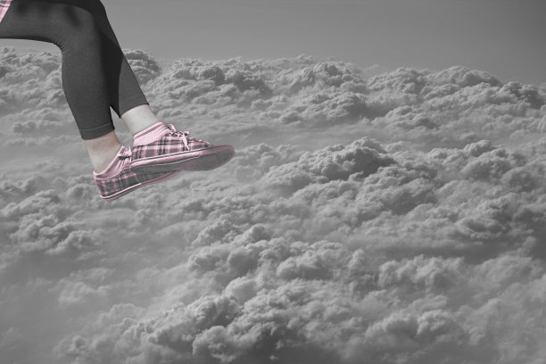 女人的腿在云端图片下载