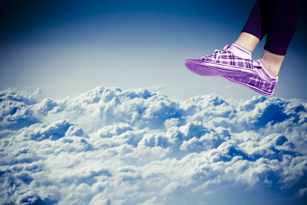 女人的腿在云端图片下载