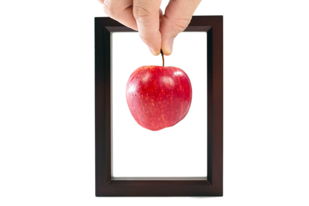 镜框里的红苹果。图片下载