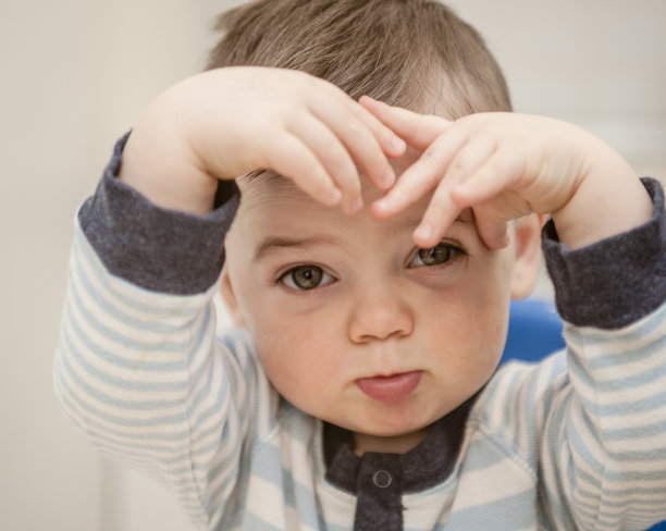 有趣的男孩图片下载
