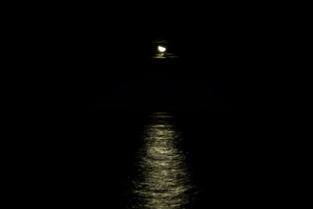 月球的瓦伦西亚图片下载