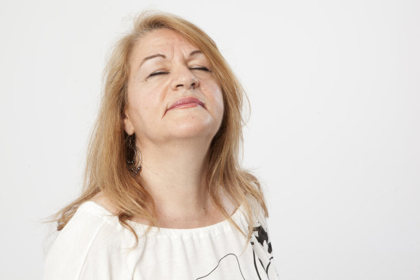 高级的女人昂山素图片下载