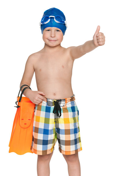 男孩准备好游泳了图片下载
