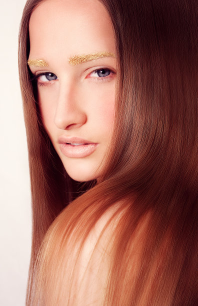 美丽的女人与健康的头发和化妆图片下载