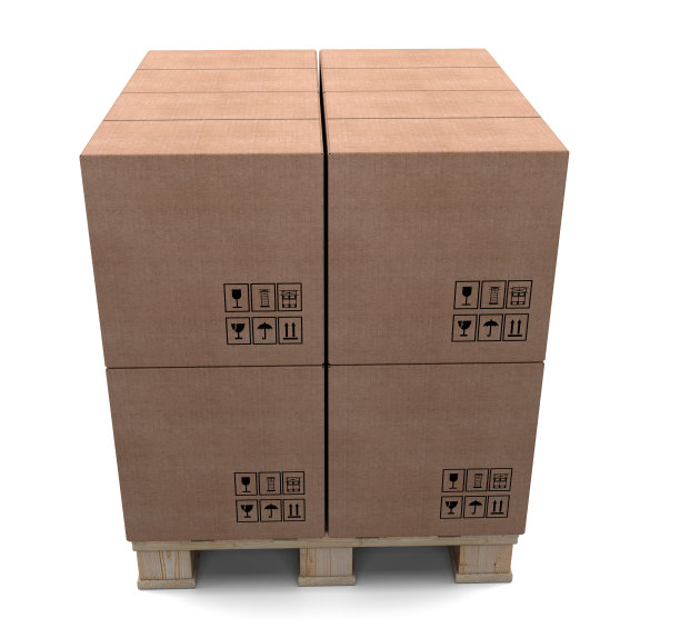 木调色板上的纸板箱。图片下载