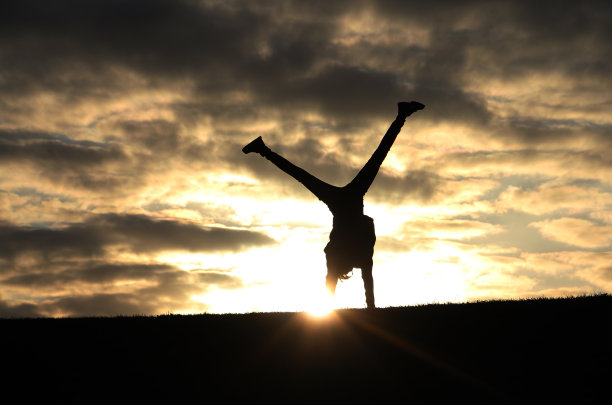 日落车轮图片下载