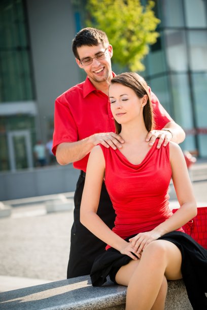 努力工作——按摩会有帮助图片下载