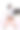 一名女性在办公室办公桌后摆姿势图片下载