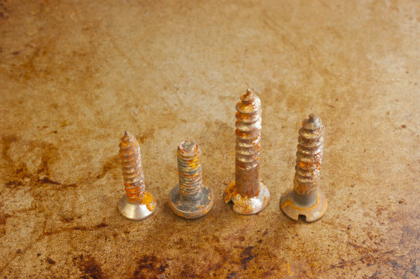 生锈的螺丝。图片下载