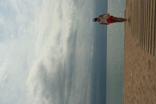 凝视大海图片下载