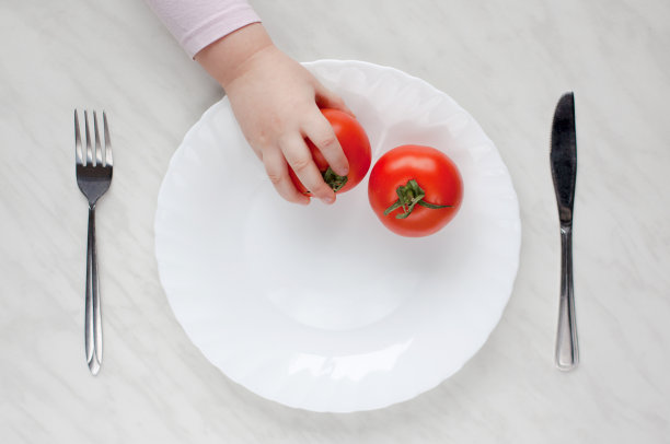 番茄在手里图片下载