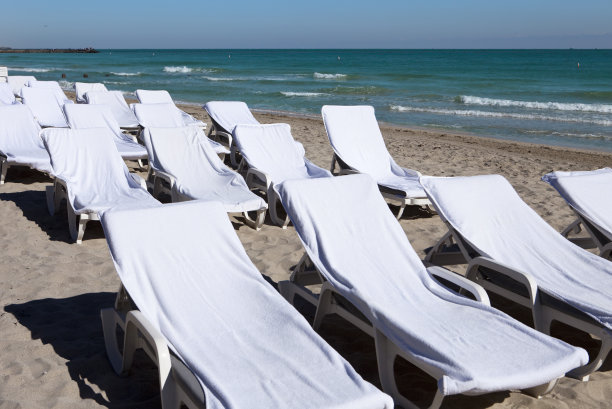 空的沙滩椅图片下载