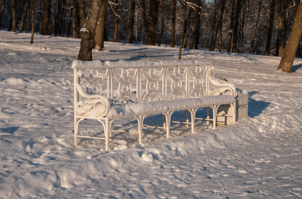 板凳上图片下载