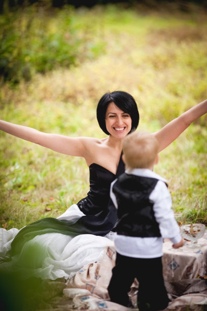 野餐妈妈和儿子图片下载