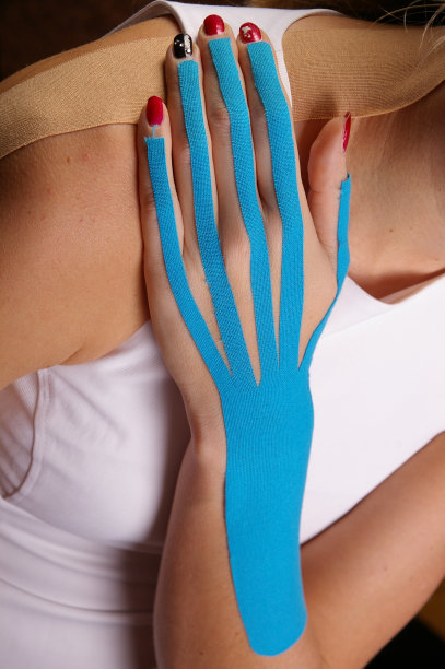 办公室里的运动机能学胶带图片下载