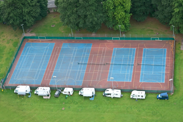 网球场和房车公园图片下载