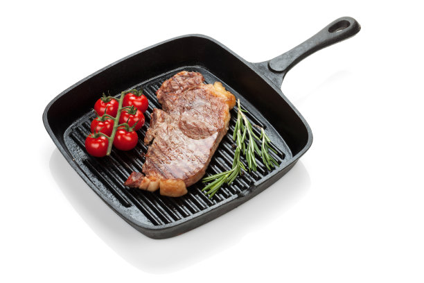 西冷牛排在煎锅中烹饪图片下载