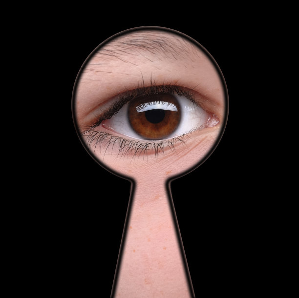 男人看到你!-从钥匙孔里看的人图片下载