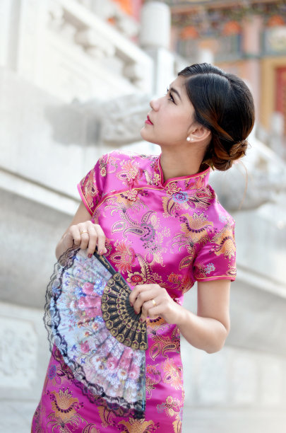 穿旗袍的亚洲妇女图片下载