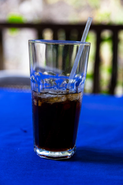 可口可乐在玻璃图片下载