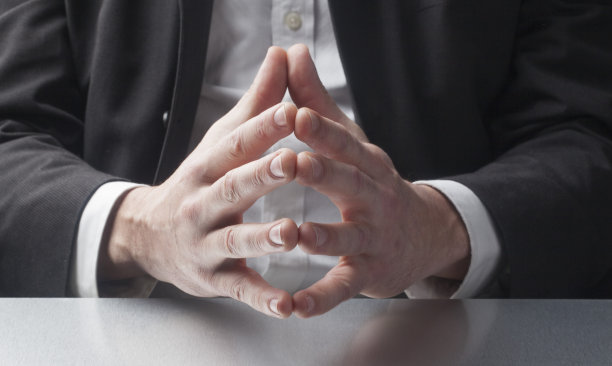 商人用手势解释图片下载