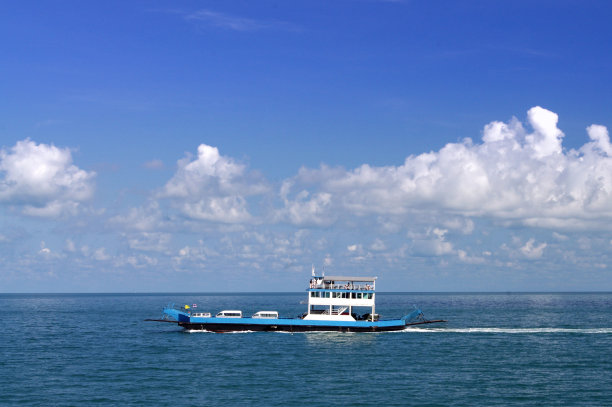 在海洋里图片下载