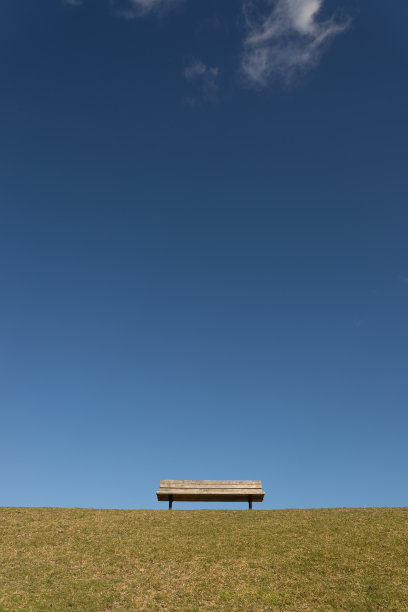 孤独的公园长椅上图片下载