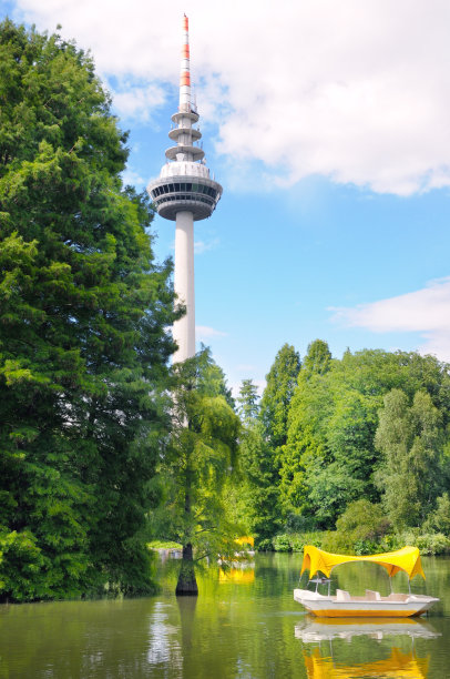 电视塔，湖泊，公园图片下载