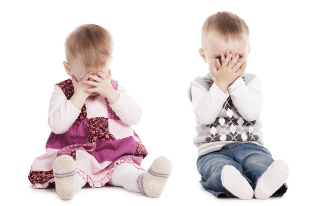 孩子们在玩捉迷藏图片下载