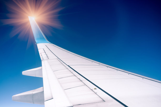 飞机的翅膀图片下载