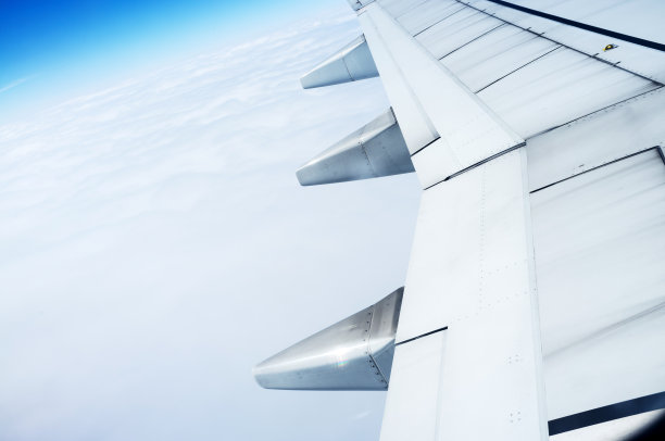 飞机的翅膀图片下载