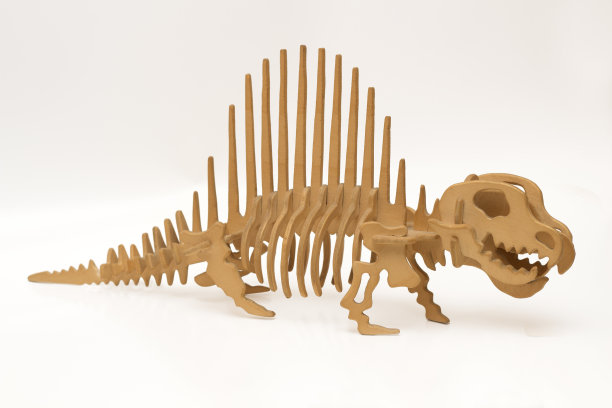 手工制作的木制的恐龙图片下载