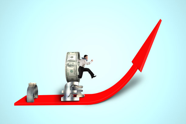 商人跳过堆放金钱的障碍图片下载