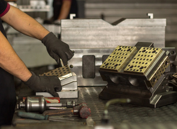 制造业工人图片下载