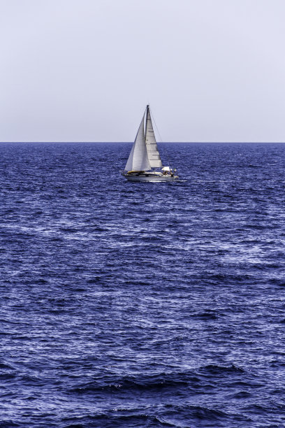 海上的帆船图片下载