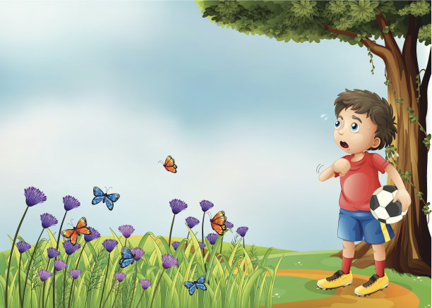 小男孩在山上拿着足球图片下载