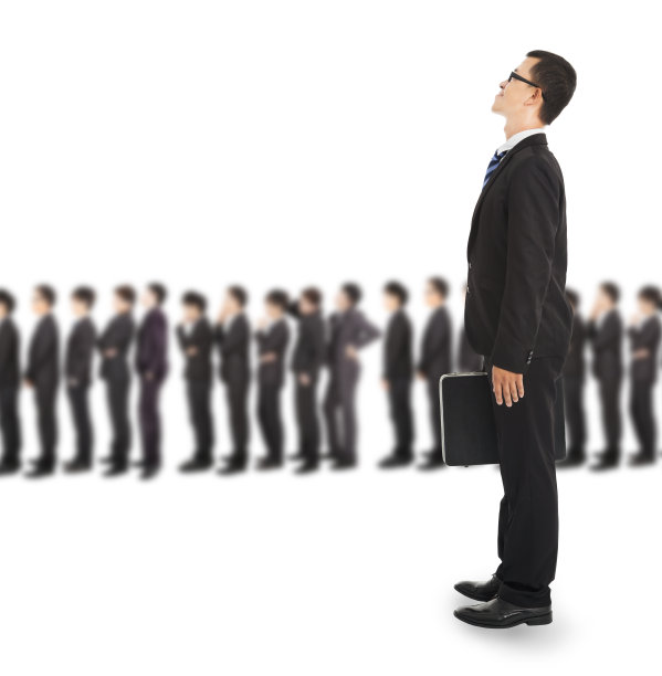 年轻的商人正在排队等待面试图片下载