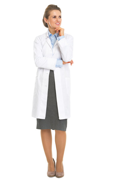 全身像体贴的女人在白色长袍图片下载